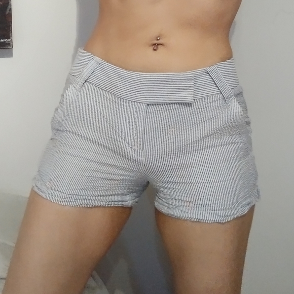 💕💕5/$20 SALE🤩💕💕J. Crew woman short blue white - Picture 1 of 7